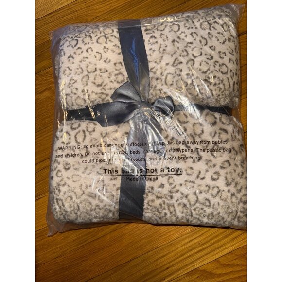 Madison Park Faux Leopard Throw Blanket 60" X 70" 100% Polyester Soft Plush Whit - Picture 2 of 3